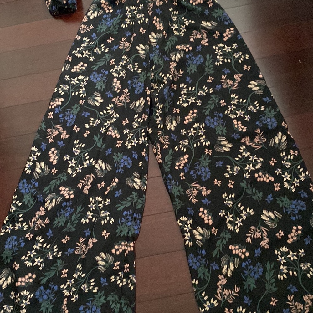 Floral Romper - Picture 2 of 7